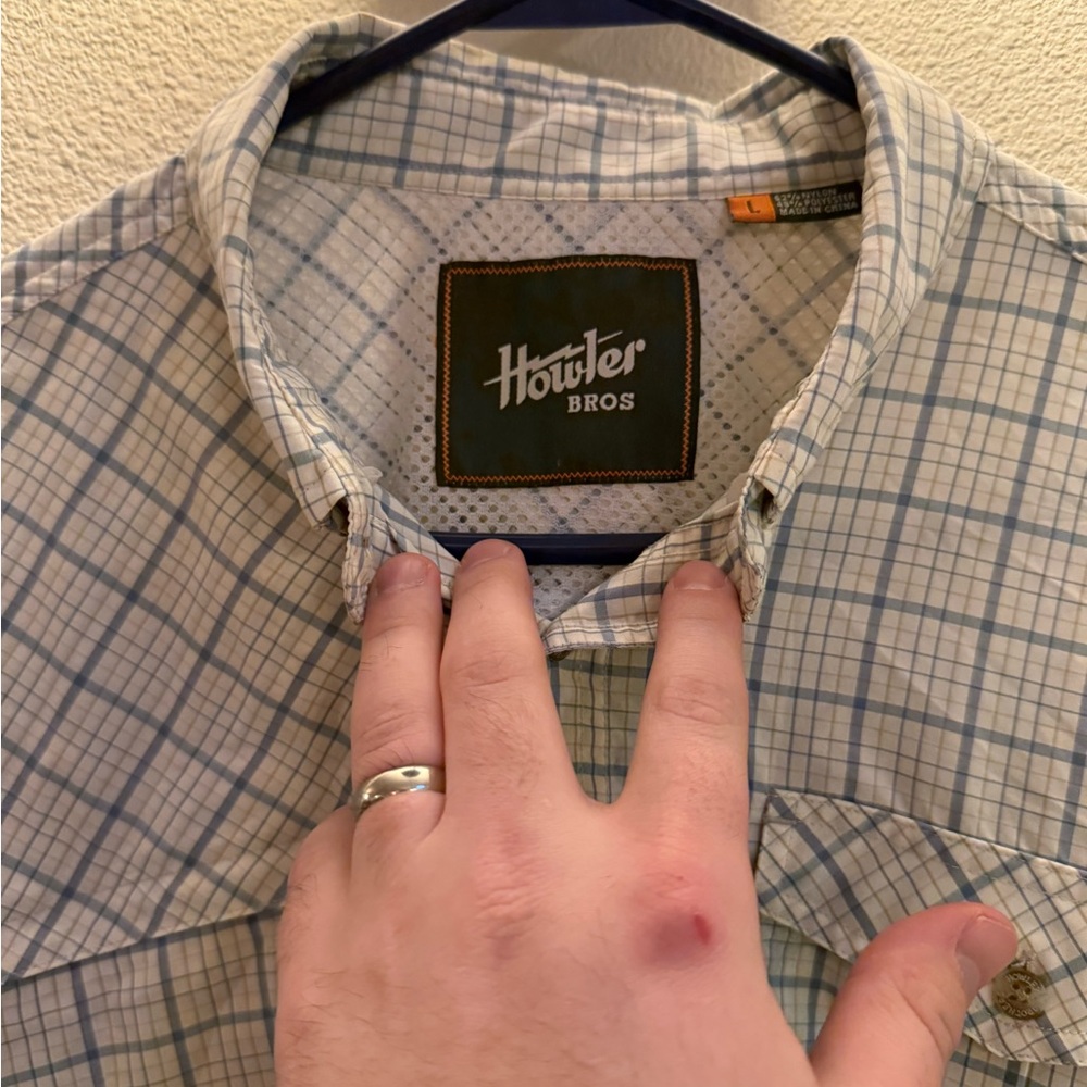 Men’s Howler Bros Button Down Size Large